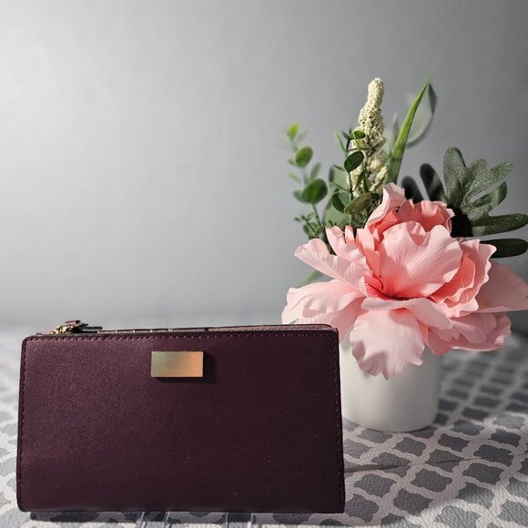 Kate Spade NY Putnam Drive Braylon Deep Plum/Sugar (502) Wallet EUC - Picture 1 of 8
